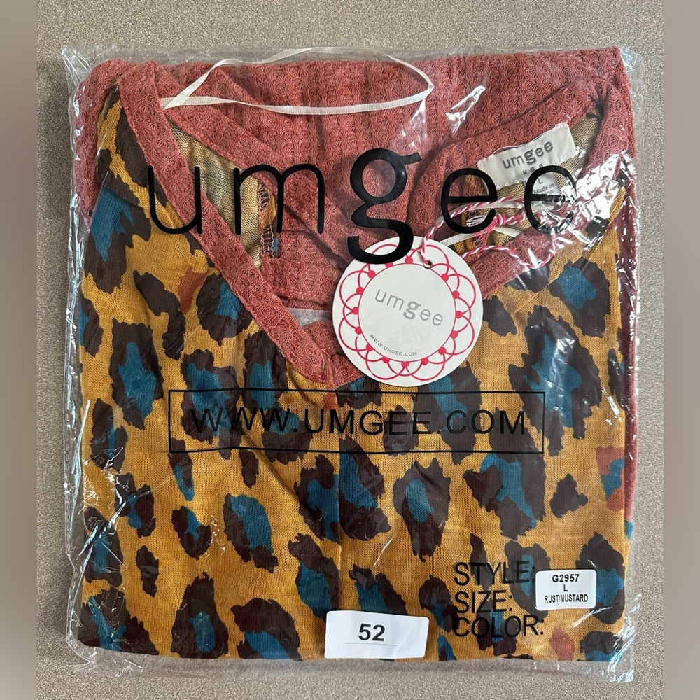 Umgee Leopard print Top - NWT - Picture 8 of 8